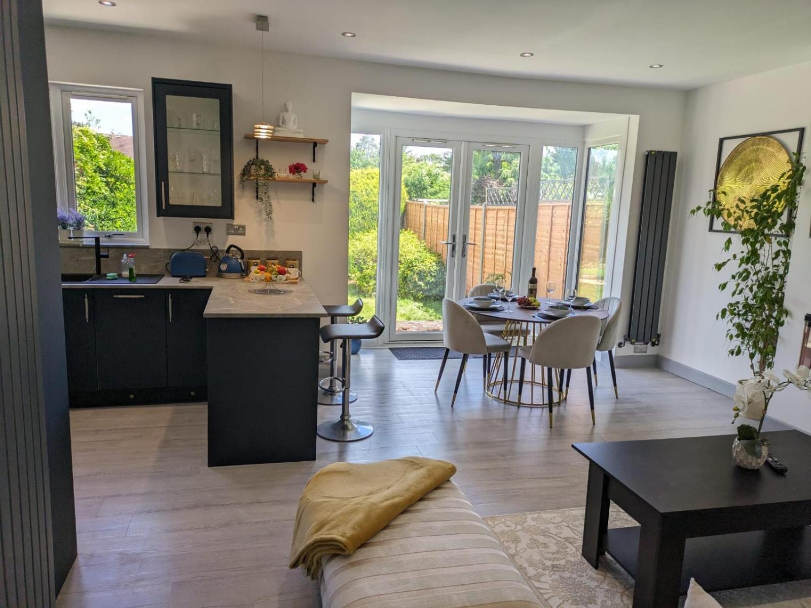 Cozy - Close To London Epsom