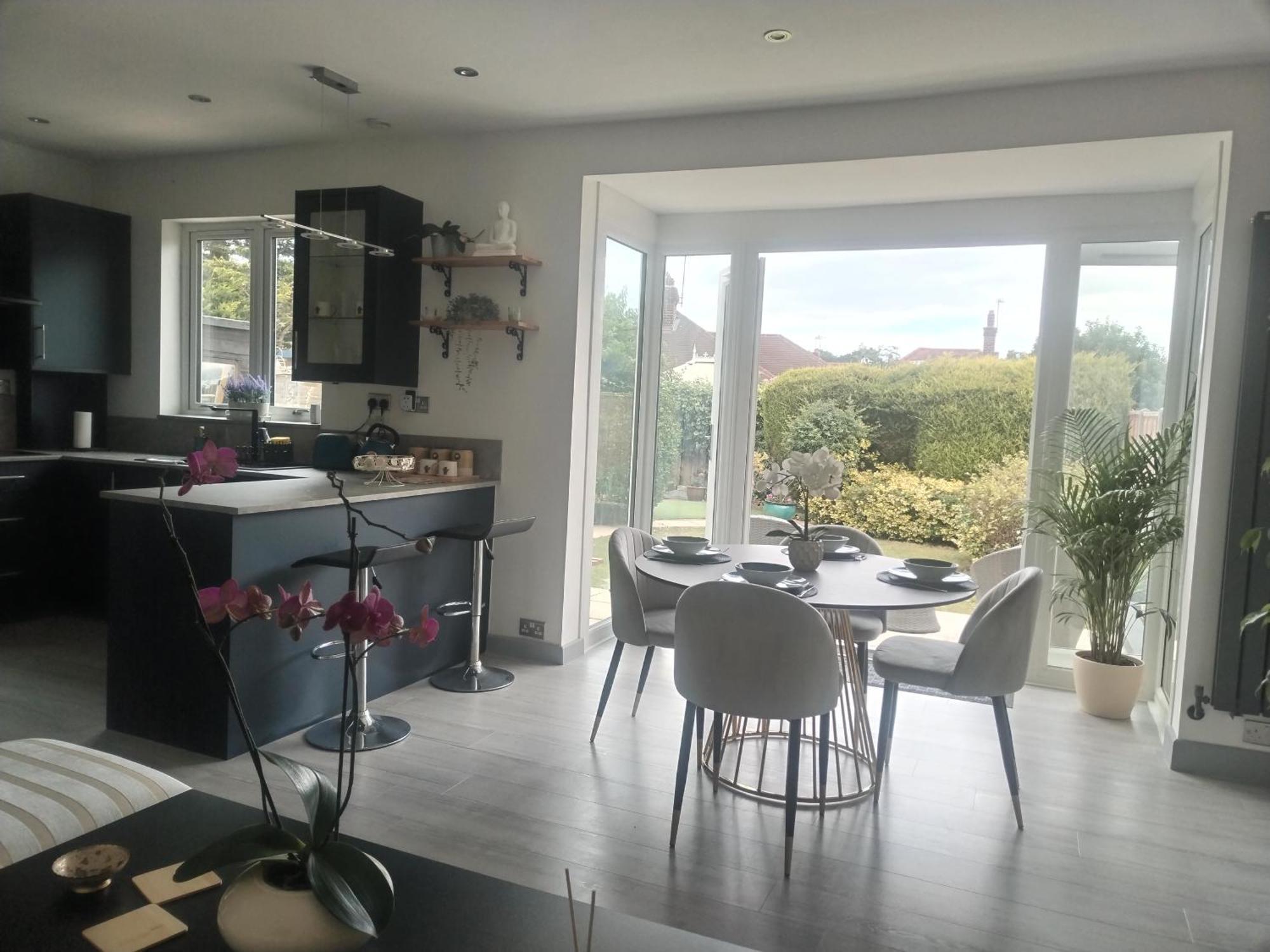 Cozy - Close To London