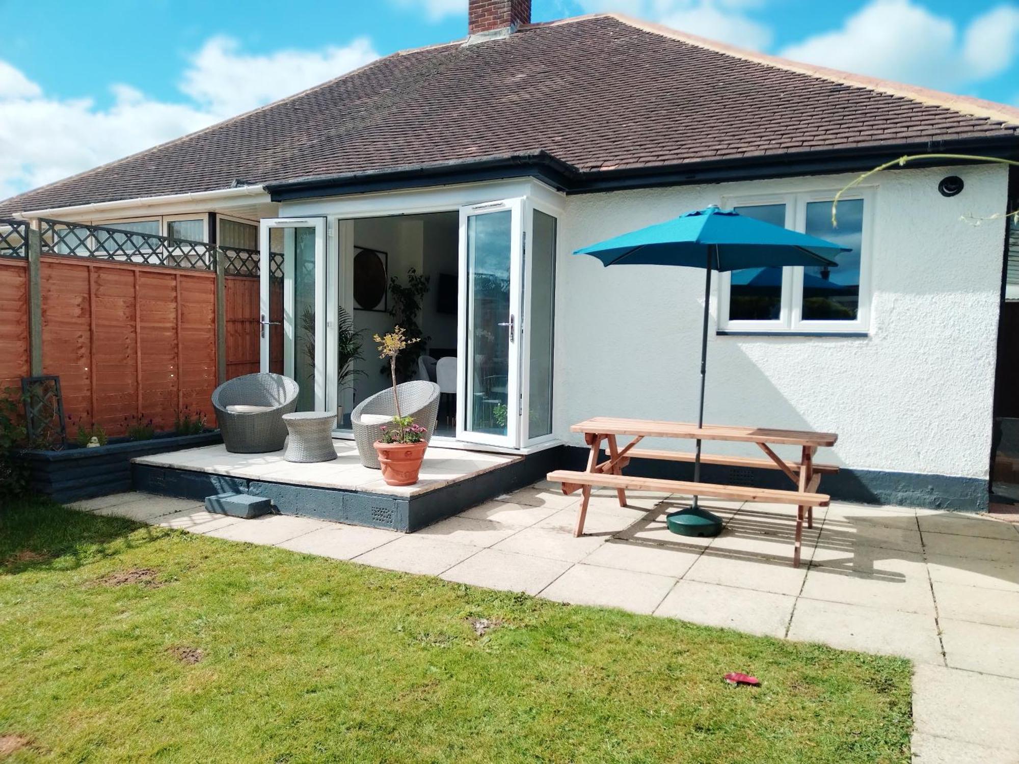 Cozy - Close To London